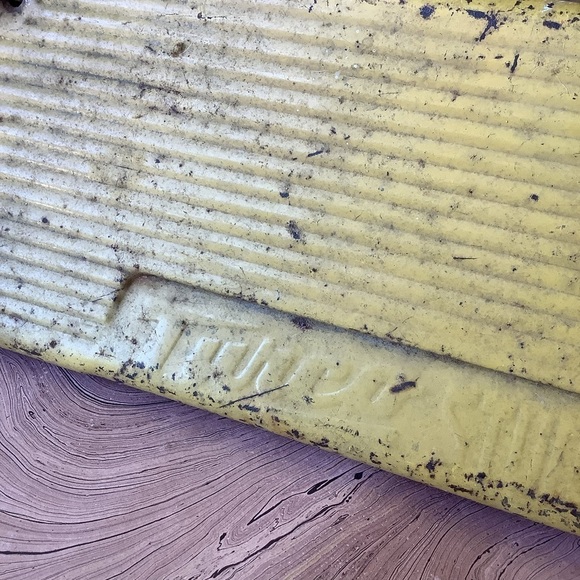 1950’s Vintage Metal Yellow Chippy Paint School Yard Swing Chains - Picture 7 of 8